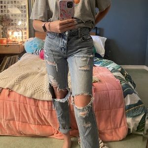 American eagle ripped jeans